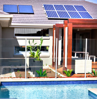 Chauffer l'eau de sa piscine avec des panneaux solaires